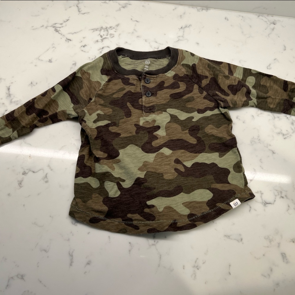 Gap long sleeve shirt